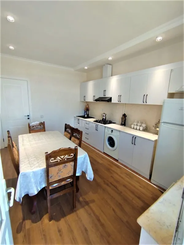 Kirayə verilir 2 otaqlı mənzil 87 m²