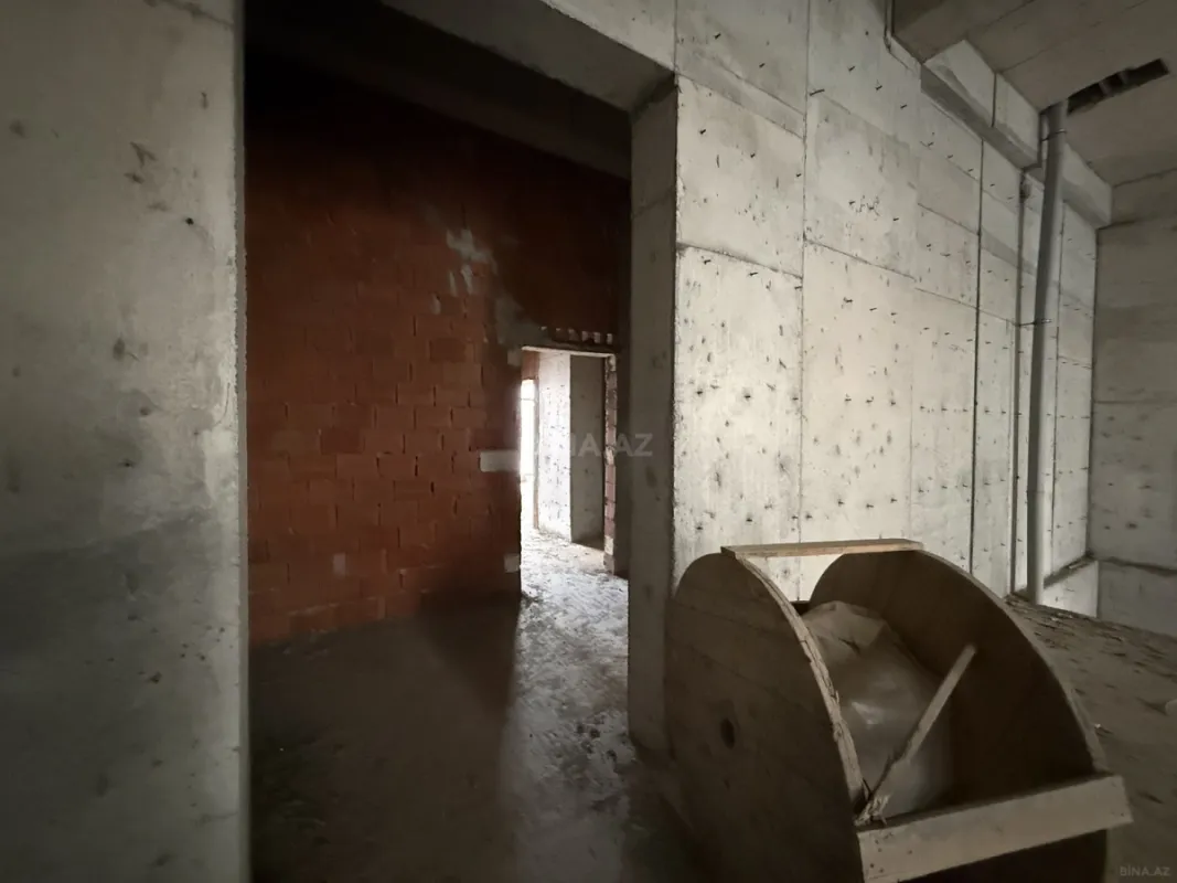 Satılır obyekt 602 m²