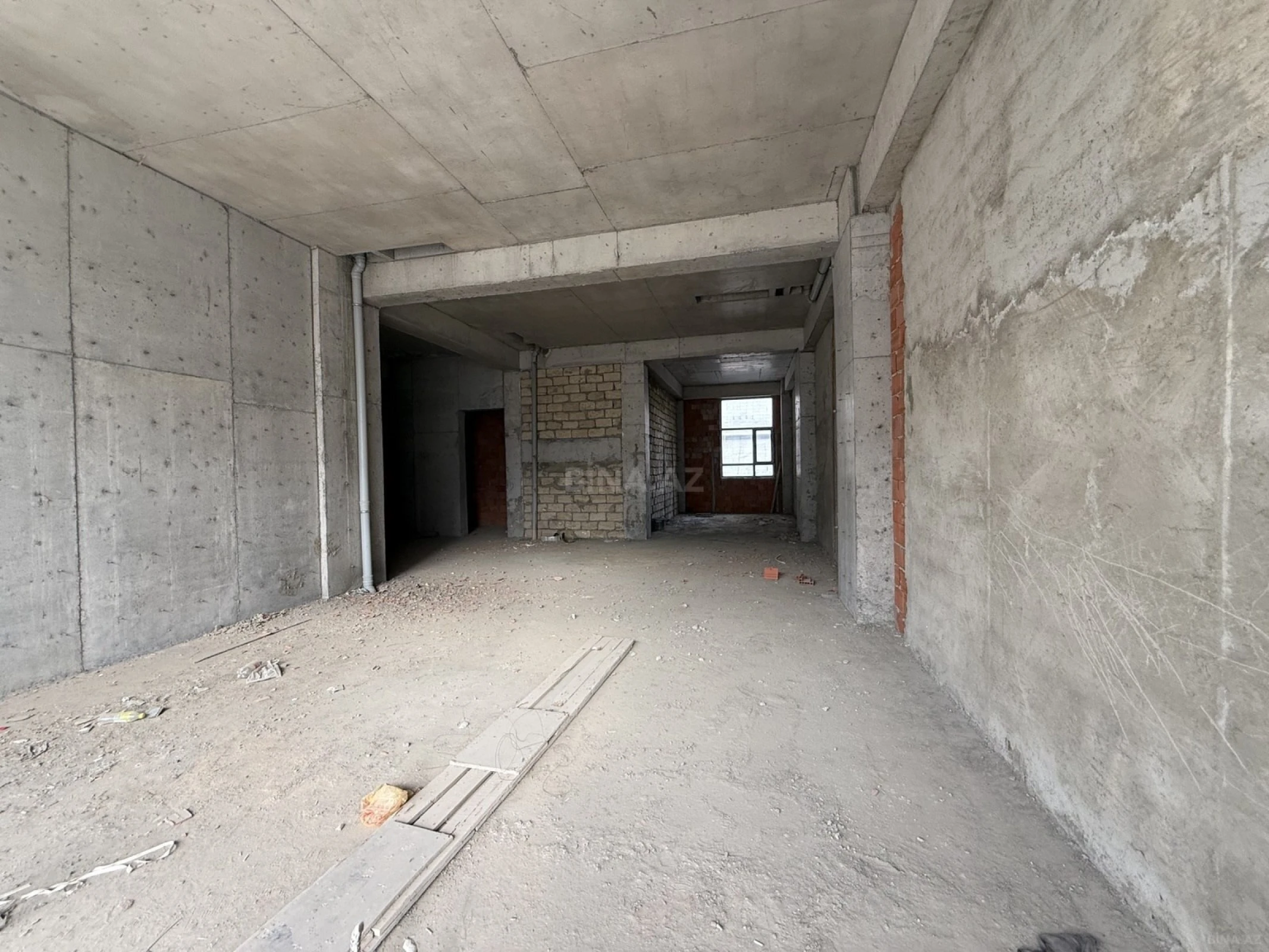 Satılır obyekt 602 m²