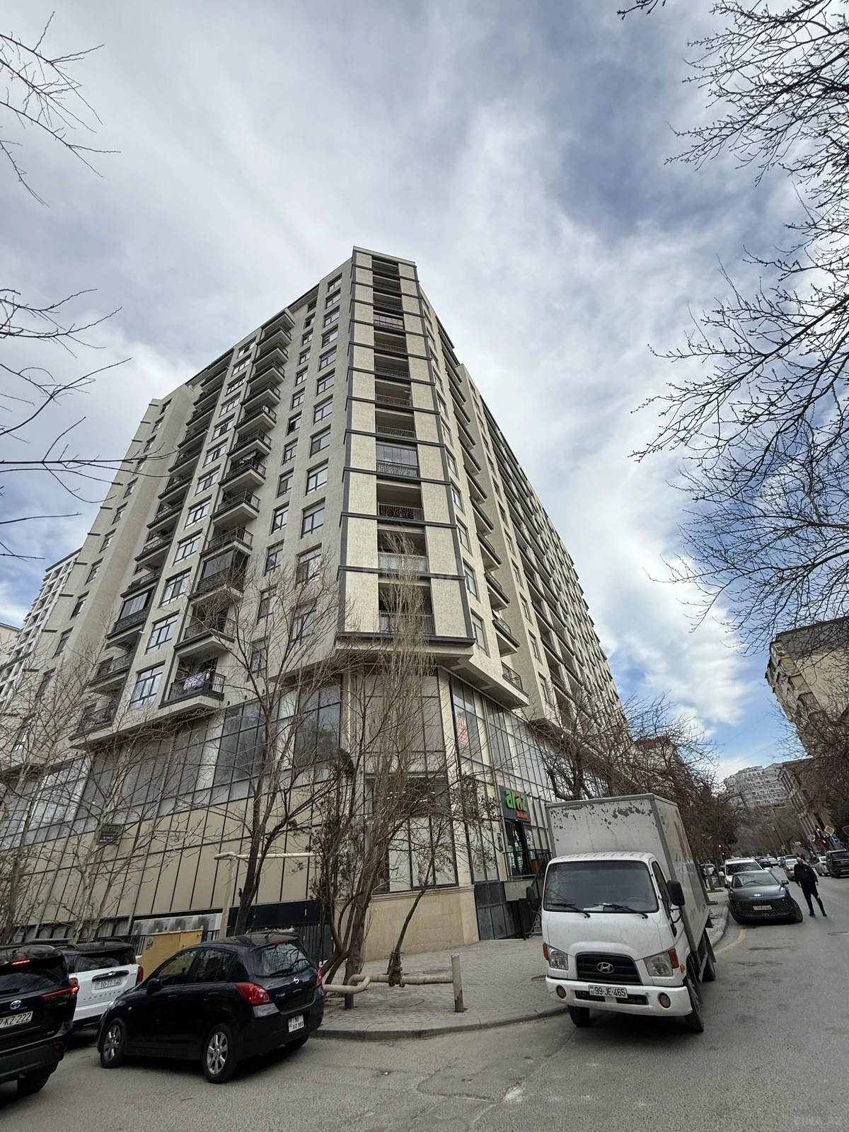 Satılır obyekt 602 m²