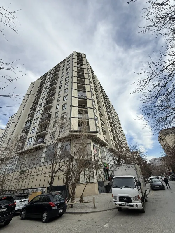 Satılır obyekt 602 m²