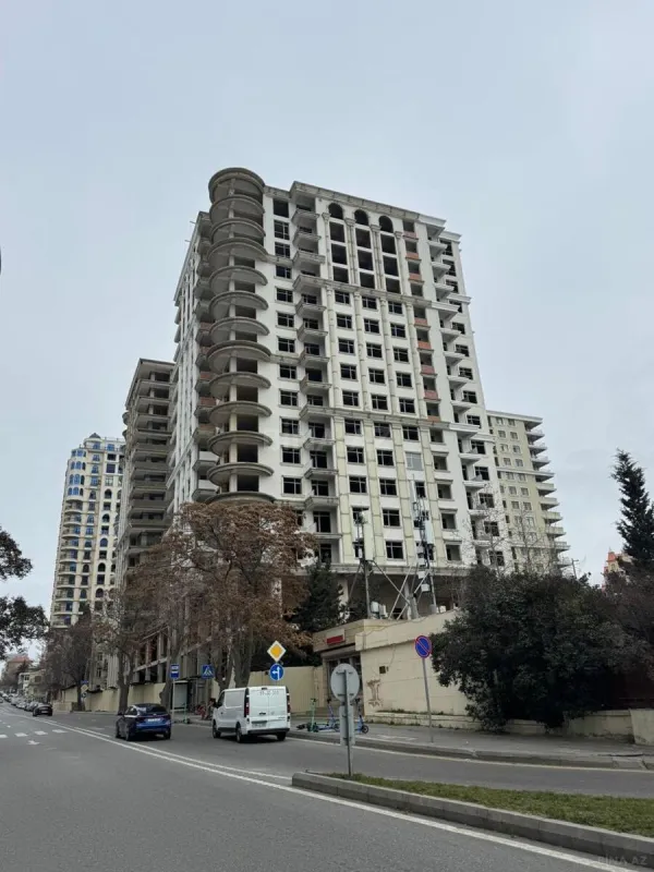 Satılır 4 otaqlı mənzil 186.5 m²