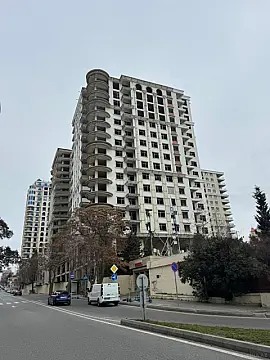 Satılır 4 otaqlı mənzil 186.5 m²