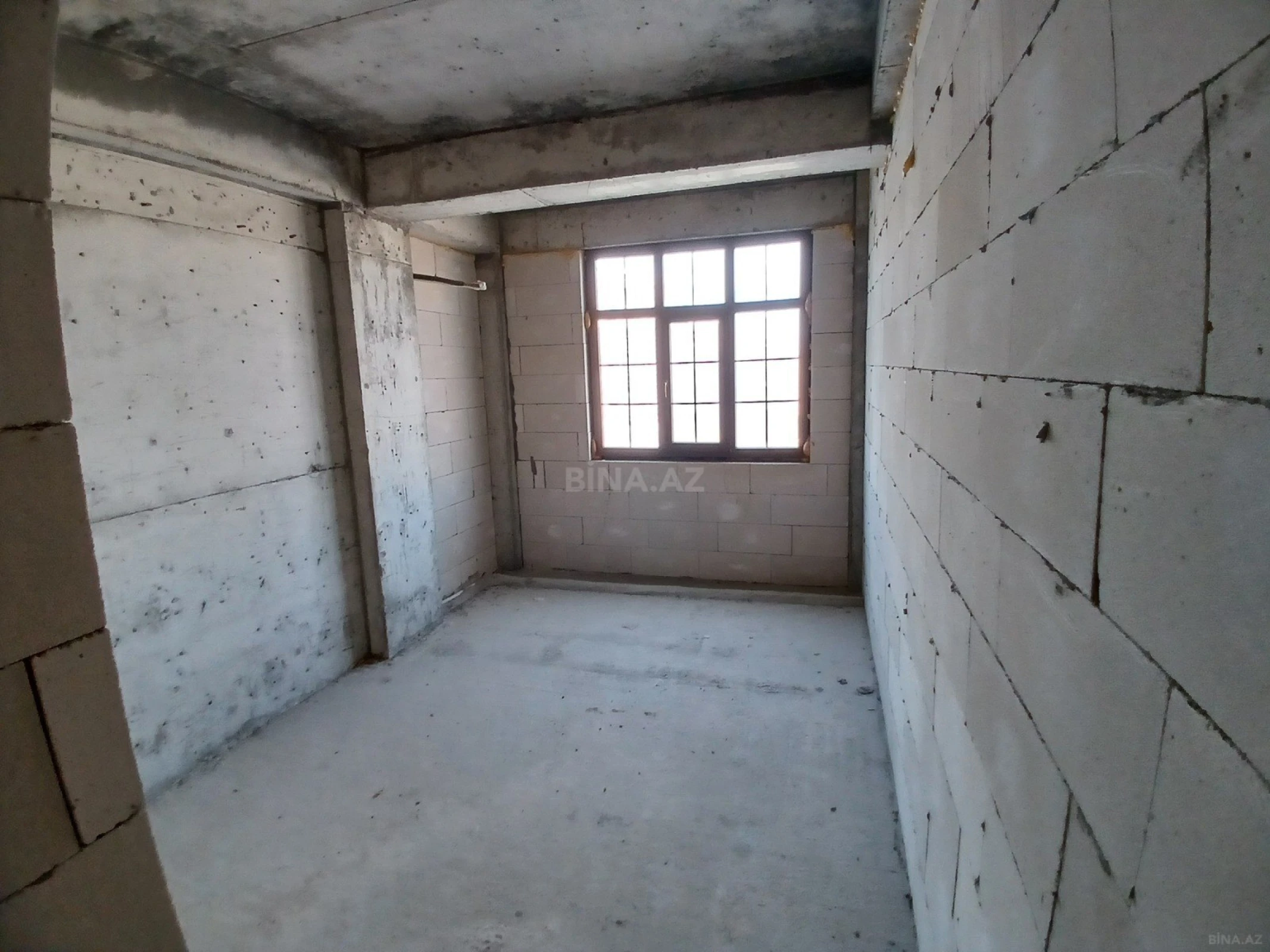 Satılır 4 otaqlı mənzil 186.5 m²