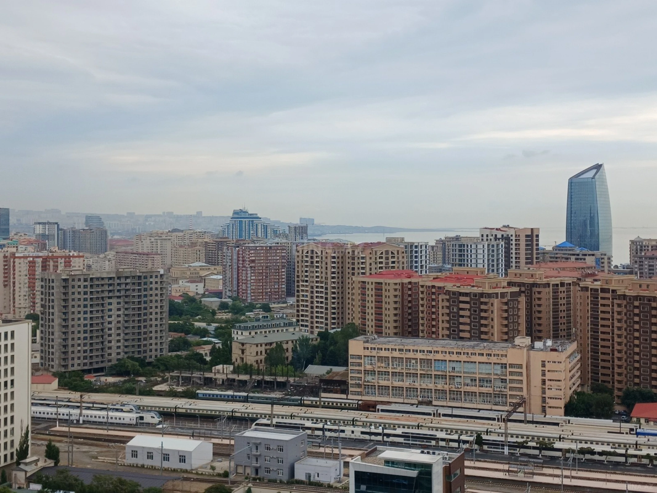 Satılır 4 otaqlı mənzil 186.5 m²