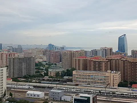 Satılır 4 otaqlı mənzil 186.5 m²