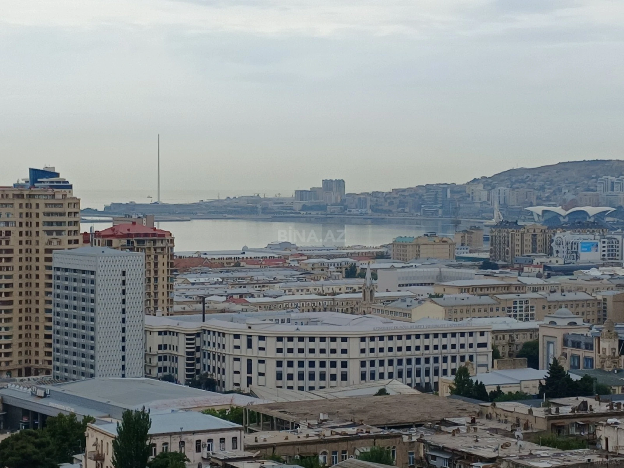 Satılır 4 otaqlı mənzil 186.5 m²