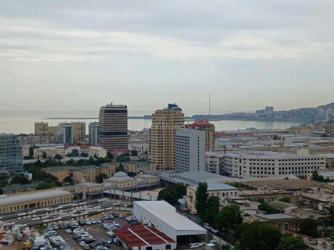 Satılır 4 otaqlı mənzil 186.5 m²