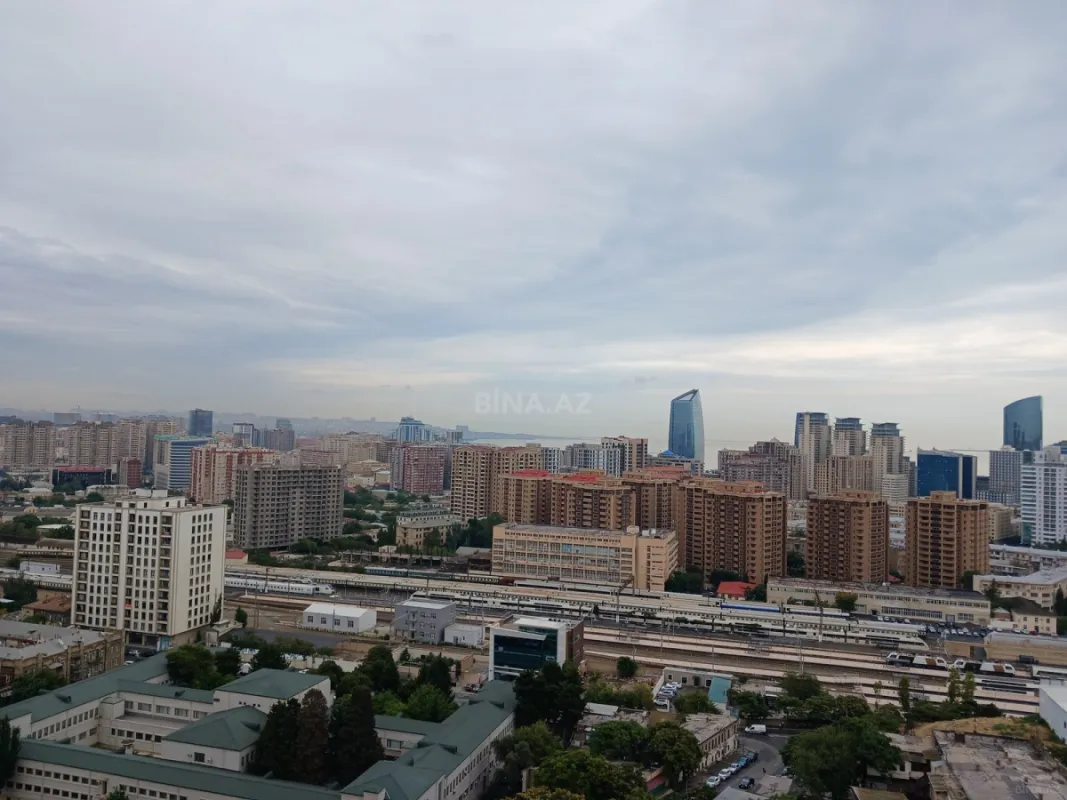 Satılır 4 otaqlı mənzil 186.5 m²