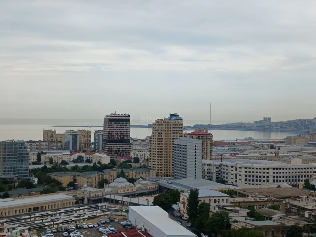 Satılır 4 otaqlı mənzil 186.5 m²