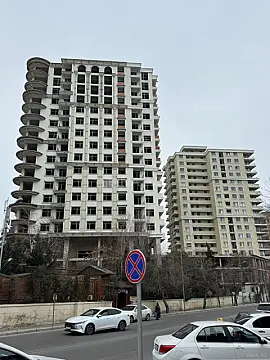 Satılır 4 otaqlı mənzil 186.5 m²