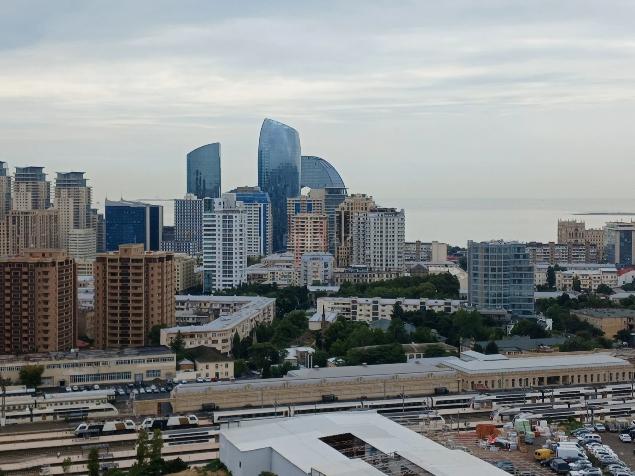 Satılır 4 otaqlı mənzil 186.5 m²