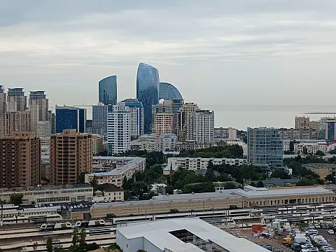 Satılır 4 otaqlı mənzil 186.5 m²