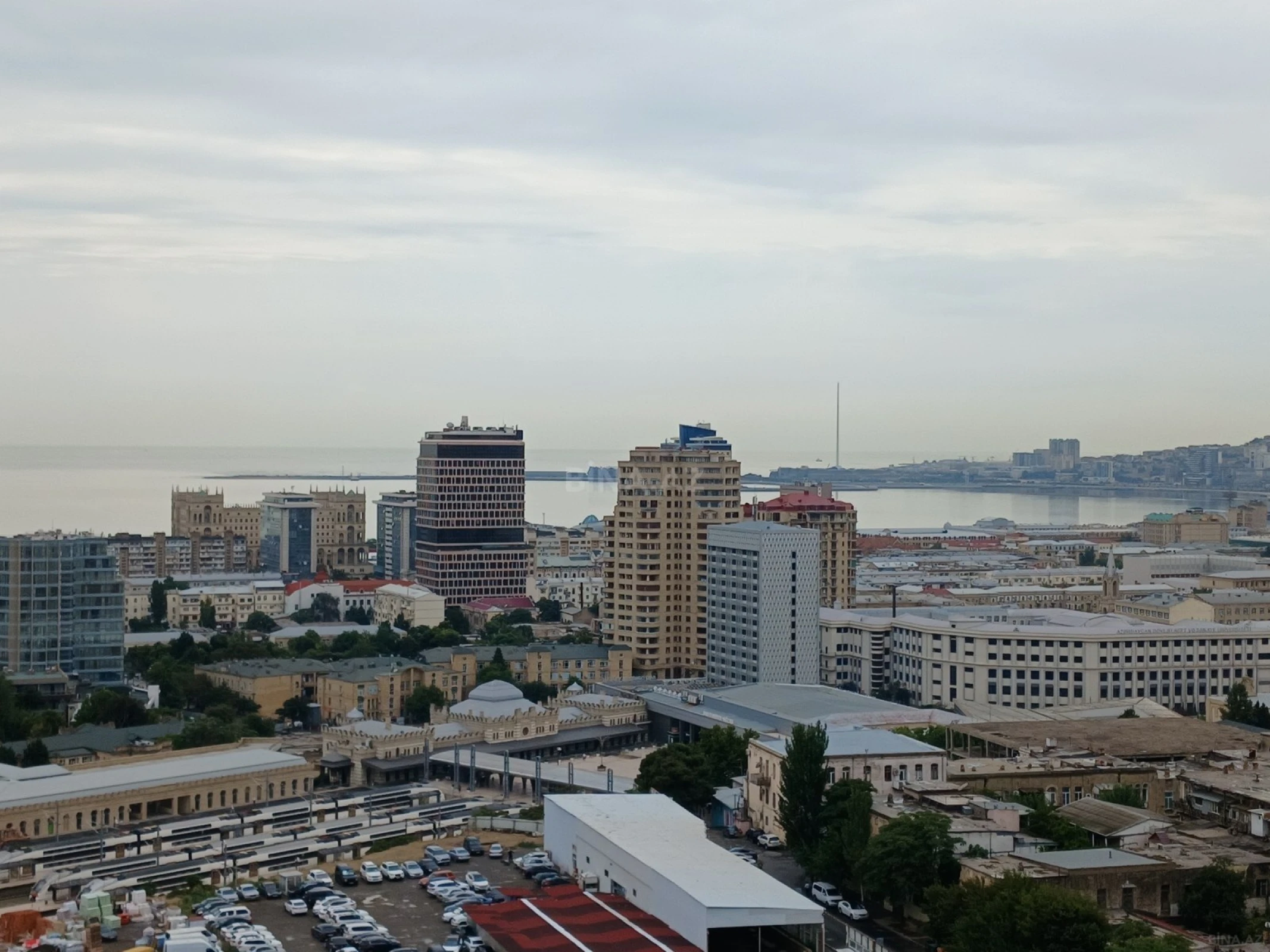 Satılır 4 otaqlı mənzil 186.5 m²