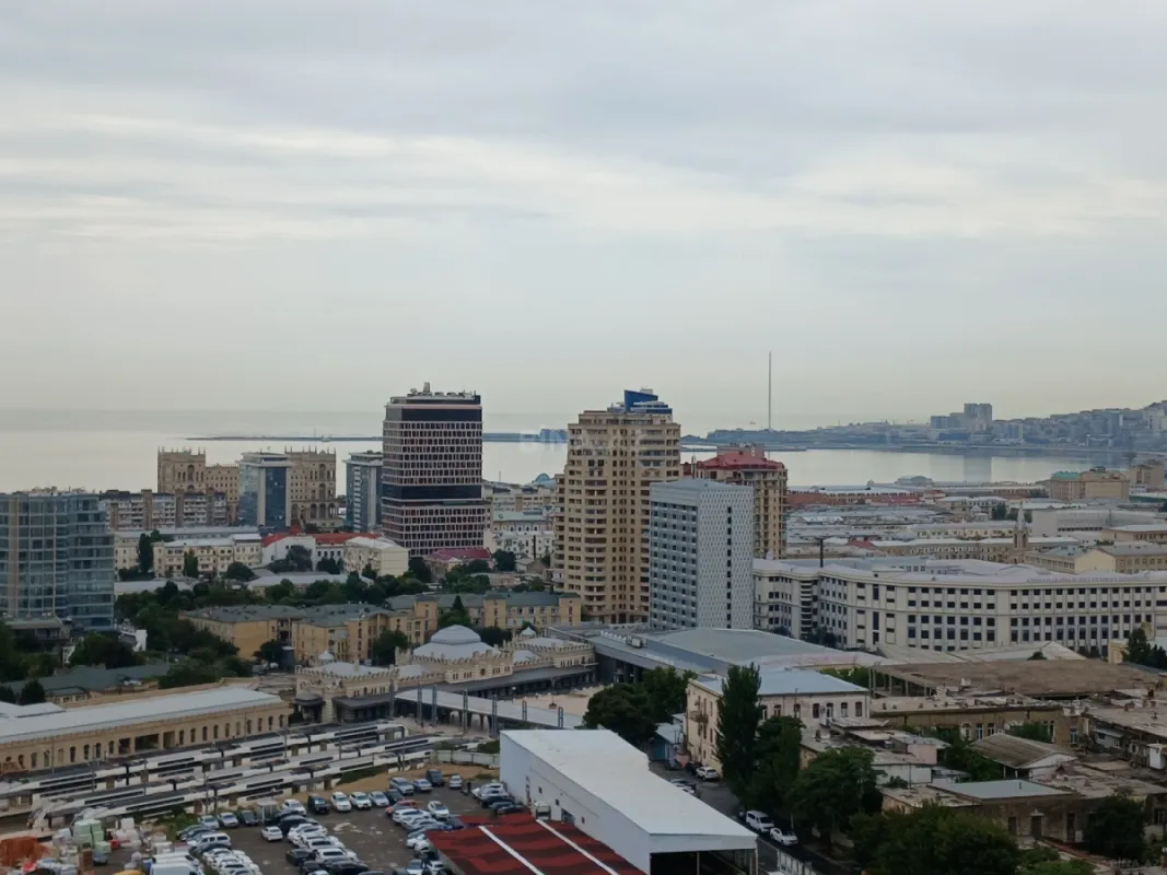 Satılır 4 otaqlı mənzil 186.5 m²