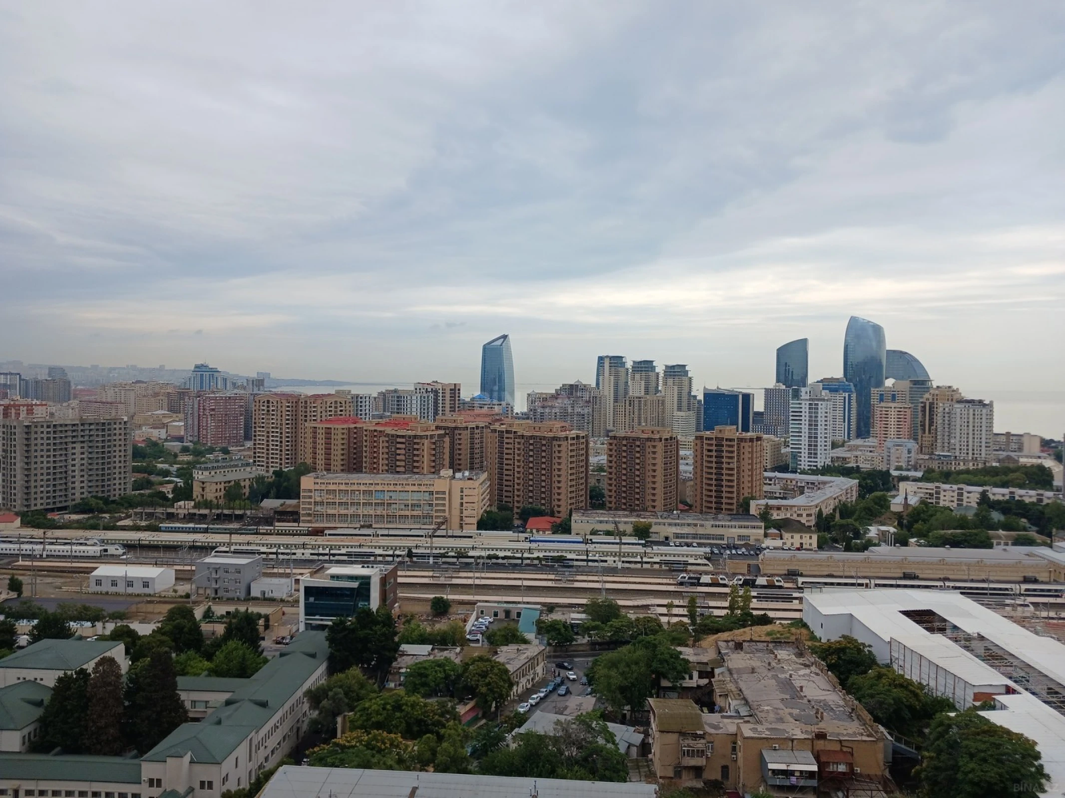 Satılır 4 otaqlı mənzil 186.5 m²