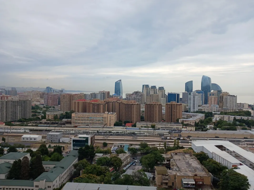 Satılır 4 otaqlı mənzil 186.5 m²