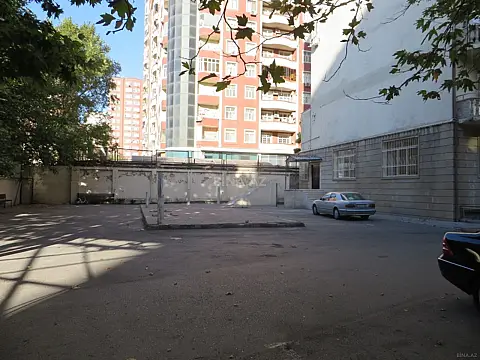 Kirayə verilir 4 otaqlı ofis 156 m²