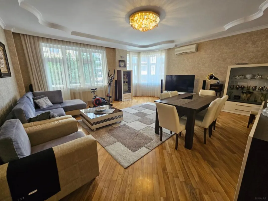 Satılır 4 otaqlı mənzil 203 m²