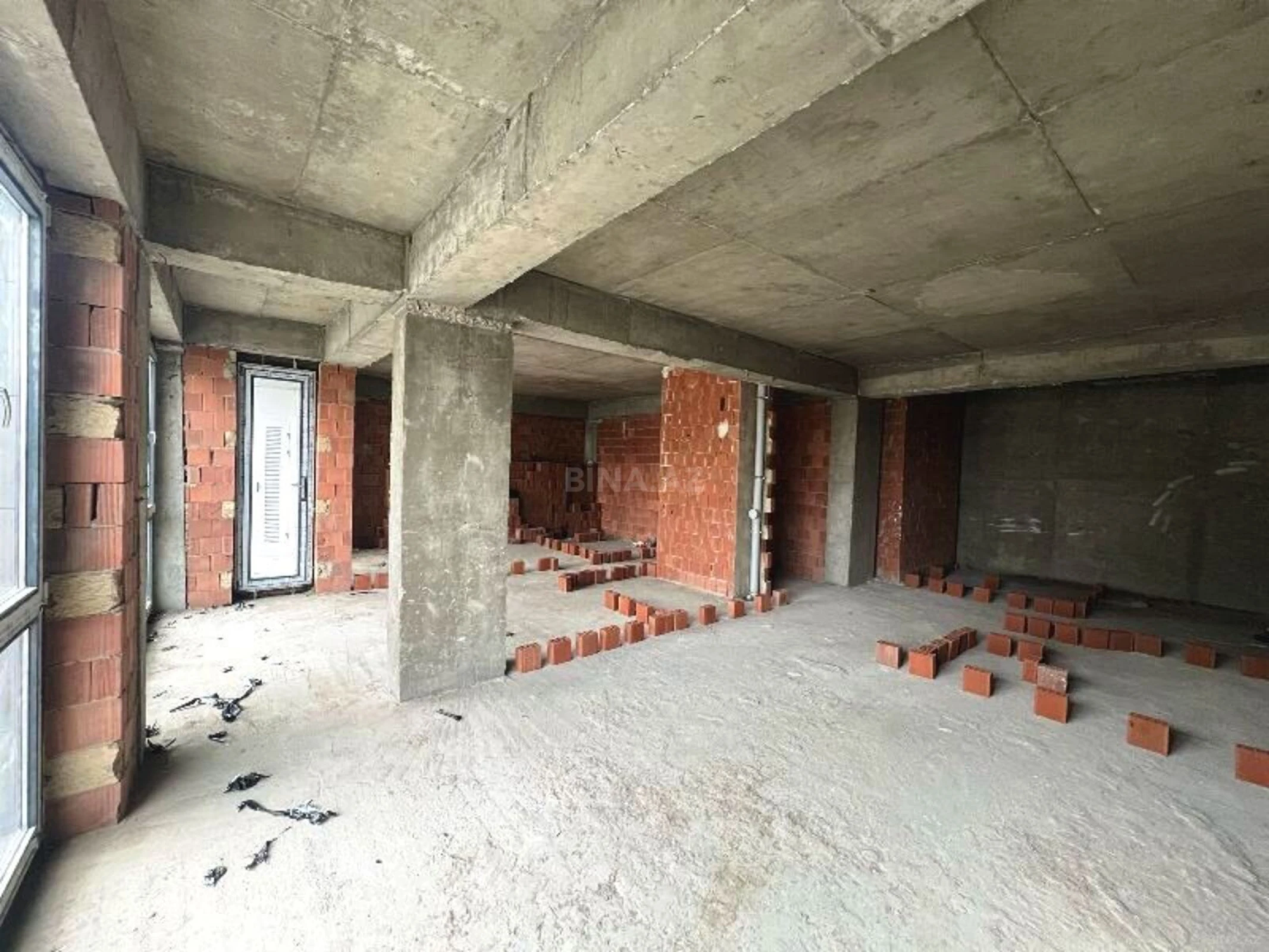 Satılır 2 otaqlı mənzil 118 m²