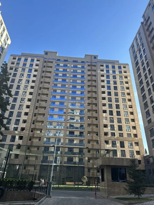 Satılır 3 otaqlı mənzil 127 m²