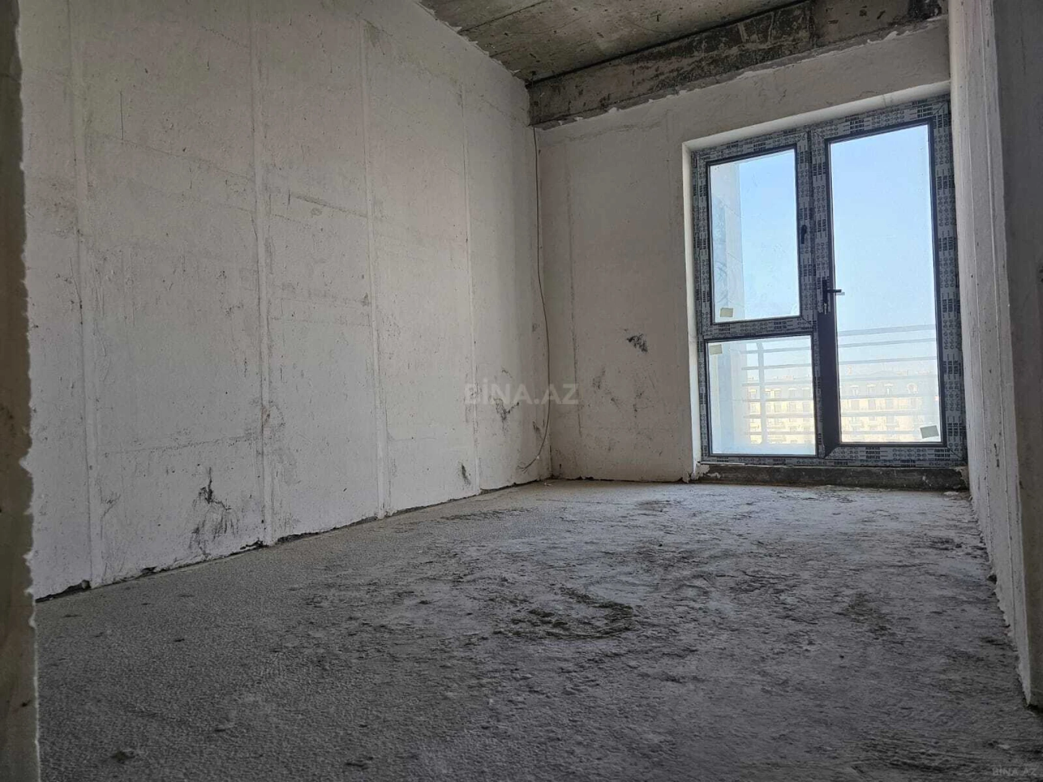 Satılır 3 otaqlı mənzil 127 m²
