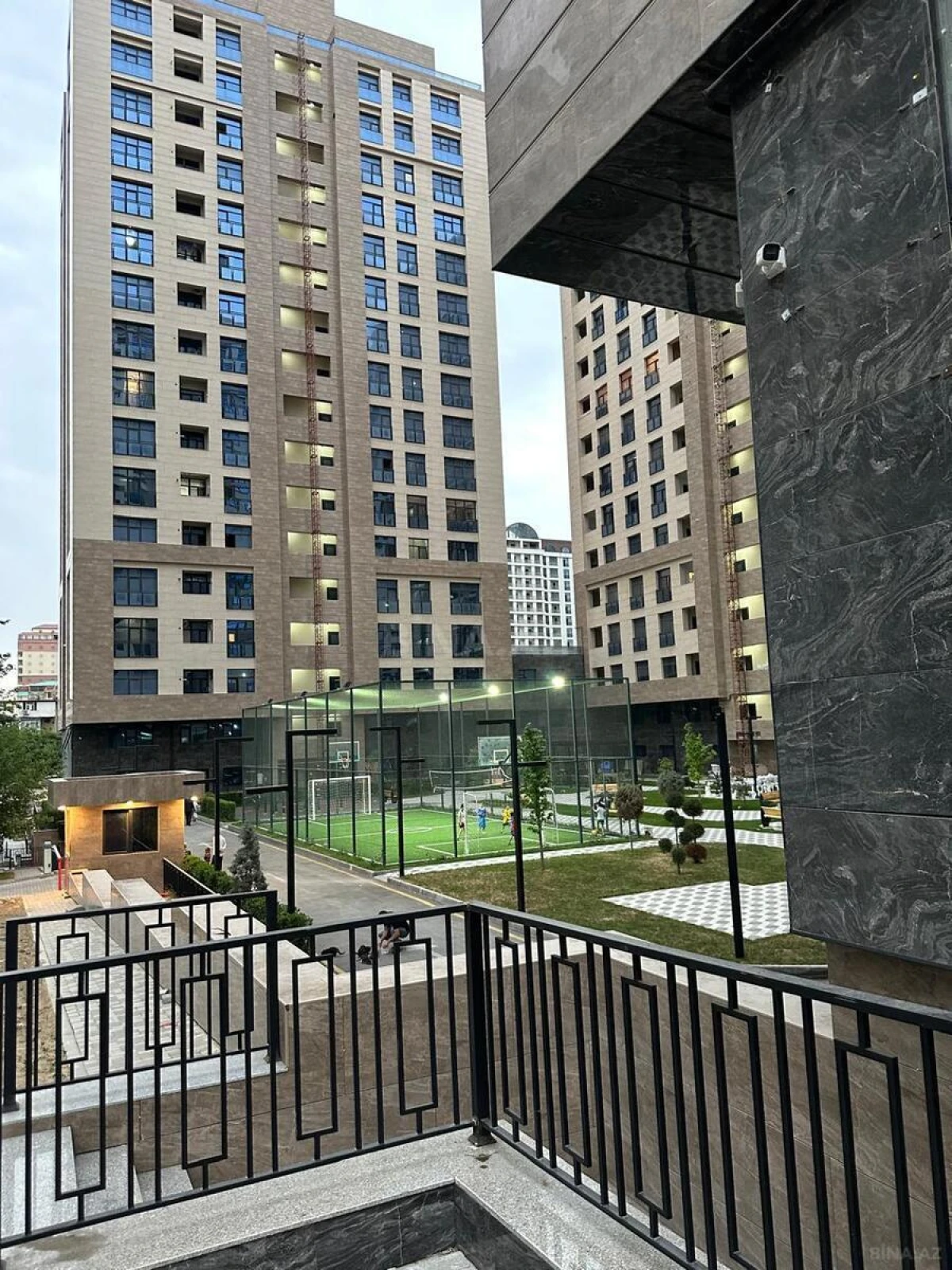 Satılır 3 otaqlı mənzil 127 m²