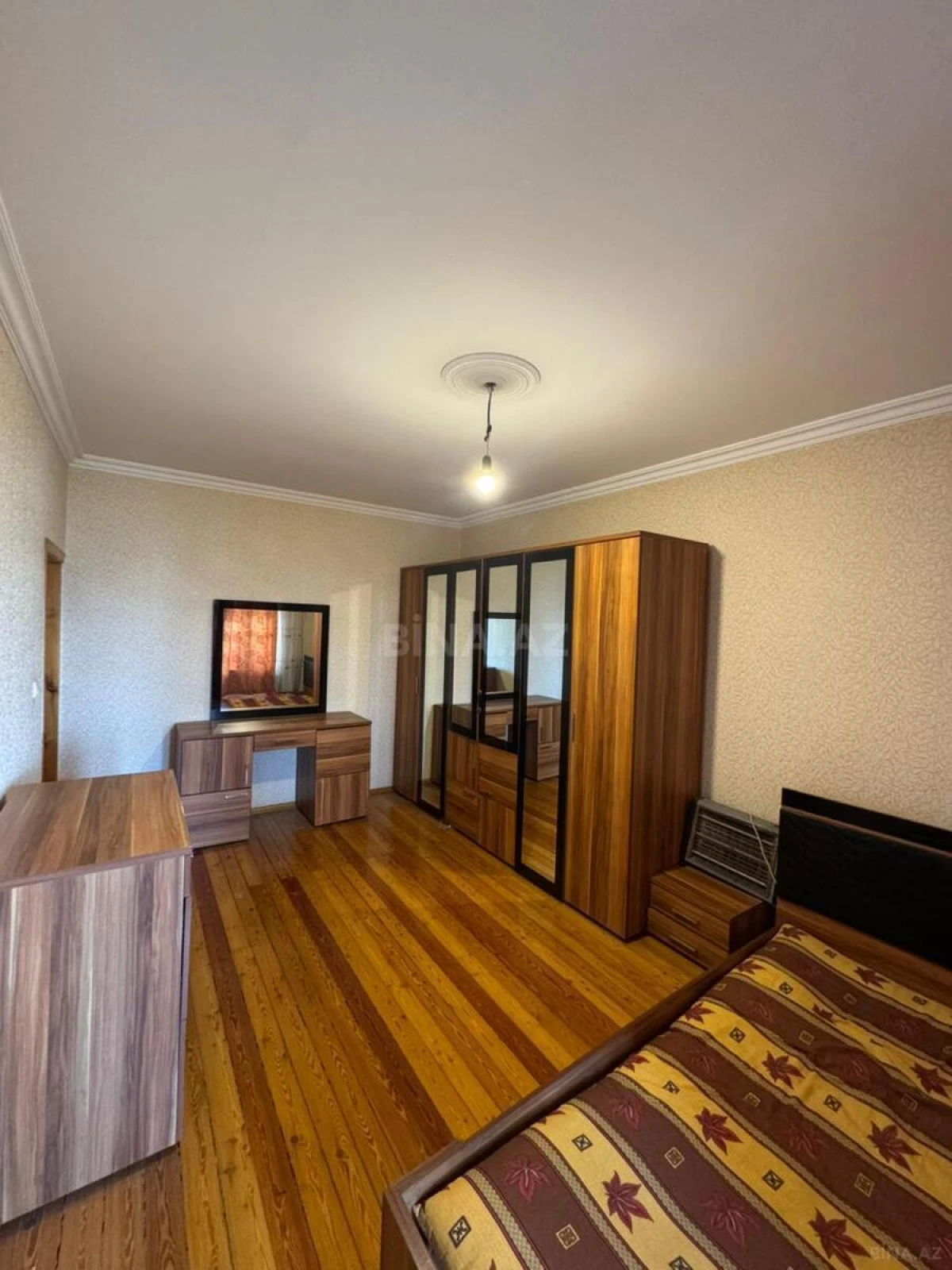 Satılır 5 otaqlı mənzil 120 m²
