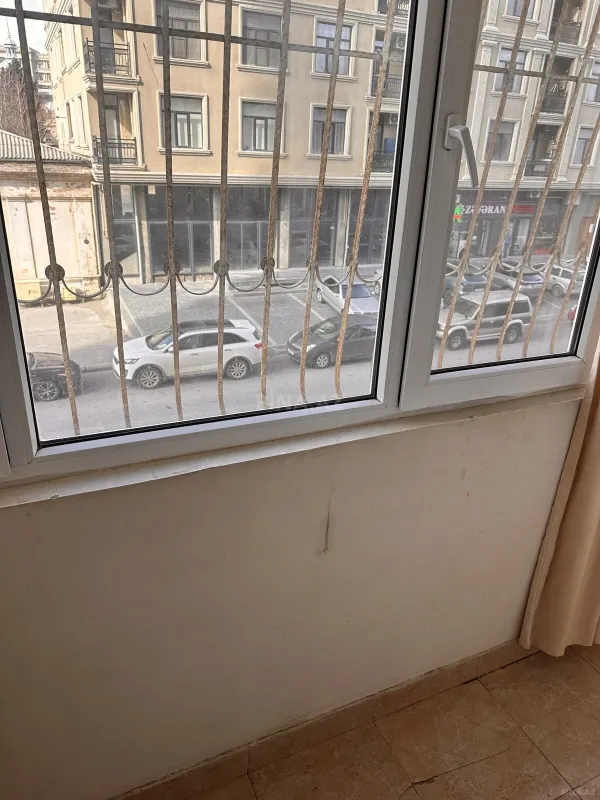 Kirayə verilir 4 otaqlı mənzil 185 m²