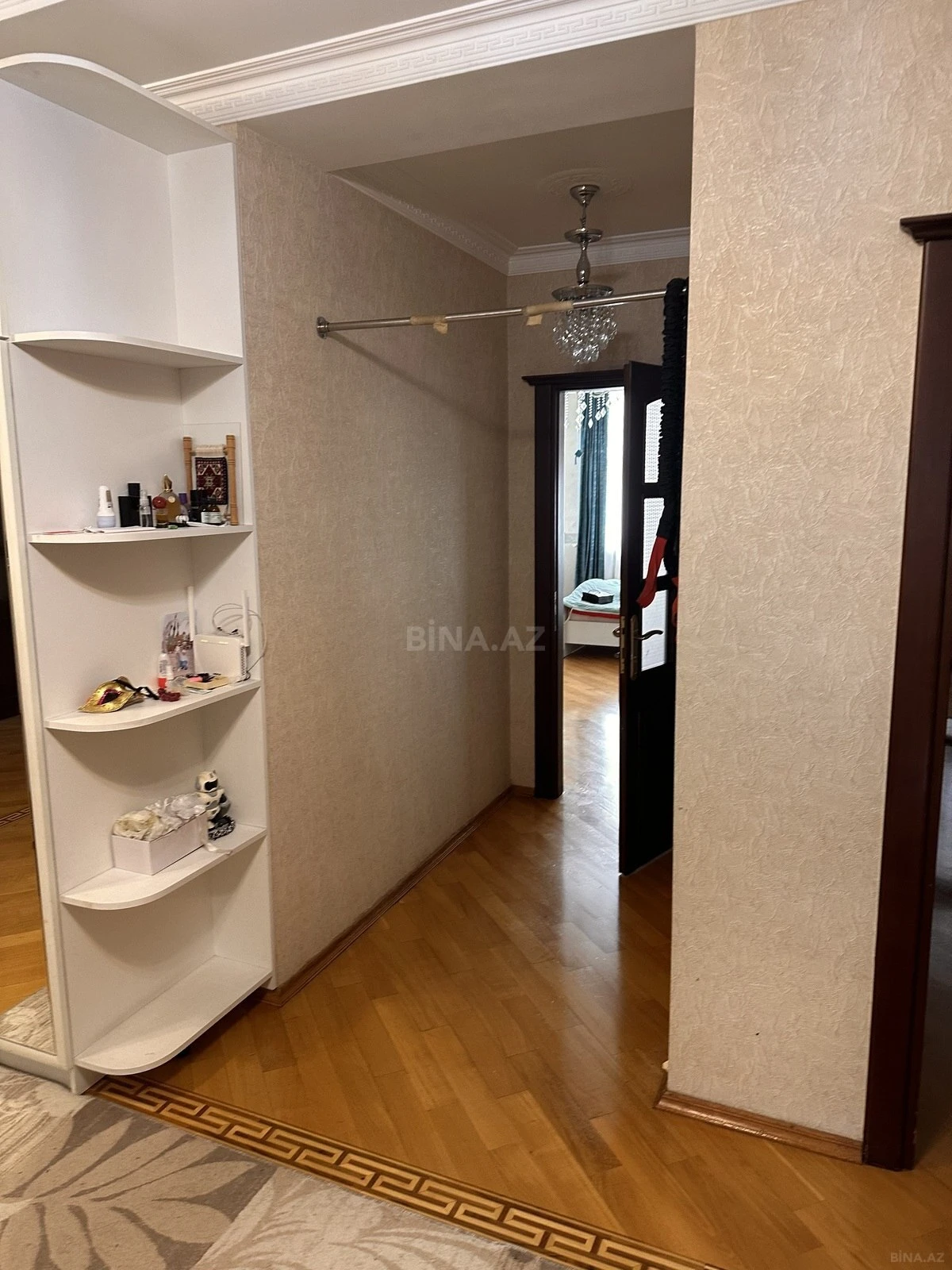 Kirayə verilir 4 otaqlı mənzil 185 m²