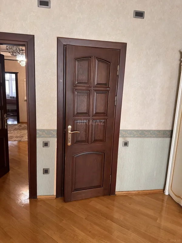 Kirayə verilir 4 otaqlı mənzil 185 m²