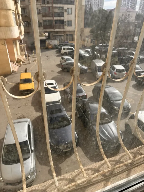 Kirayə verilir 4 otaqlı mənzil 185 m²