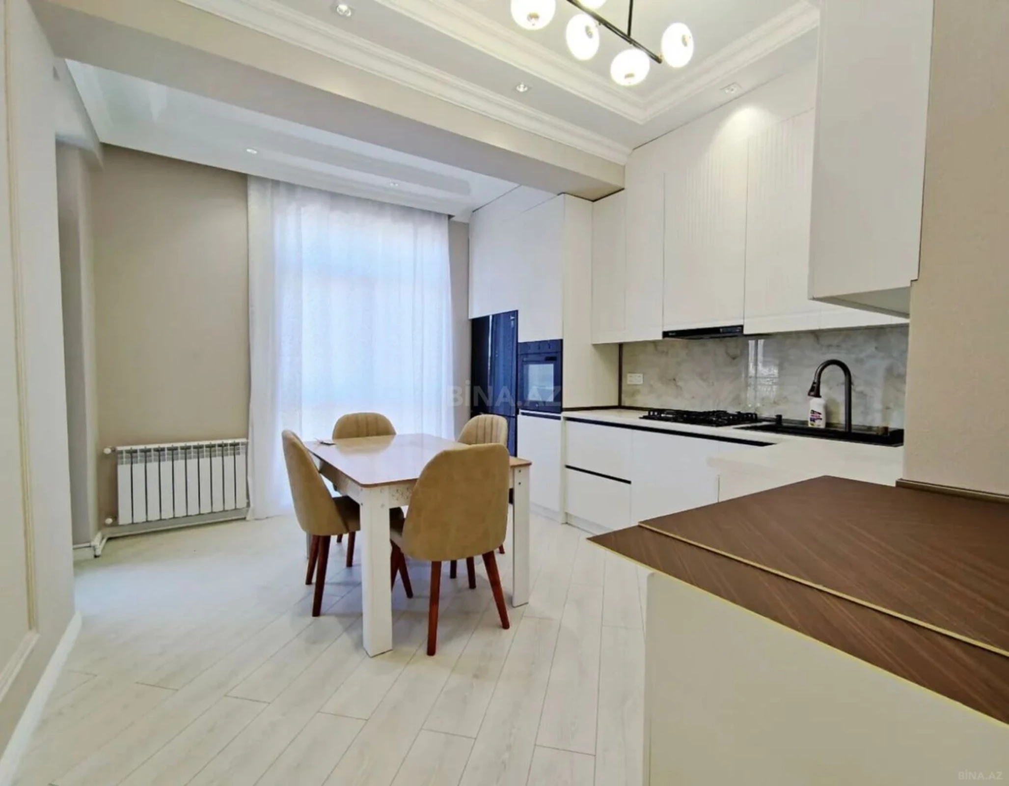 Satılır 4 otaqlı mənzil 185 m²