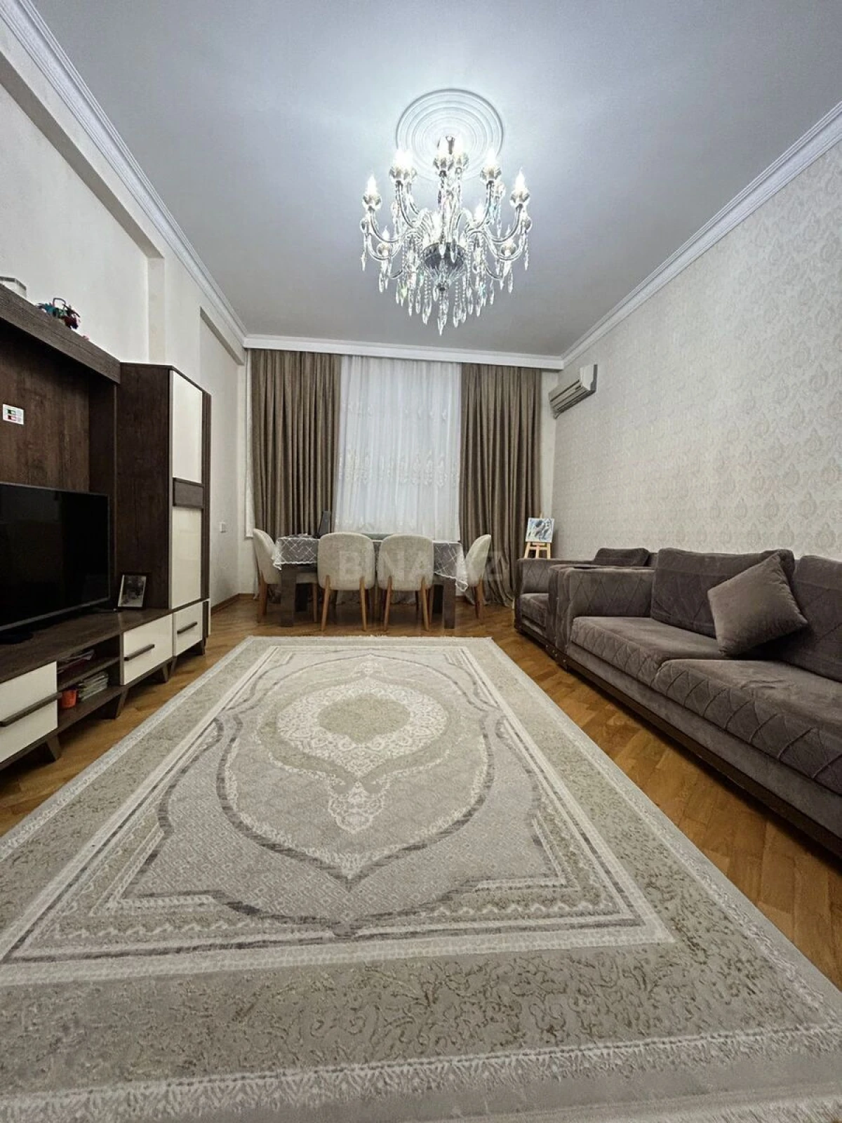 Satılır 4 otaqlı mənzil 185 m²