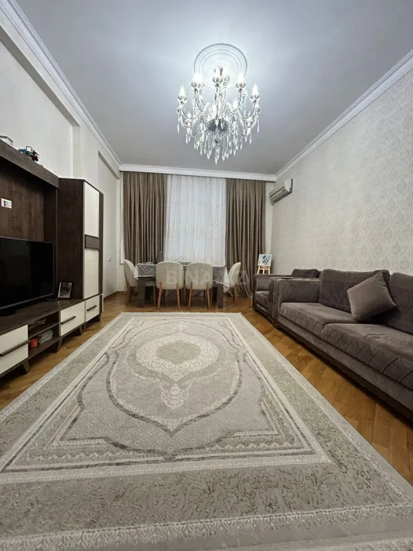 Satılır 4 otaqlı mənzil 185 m²