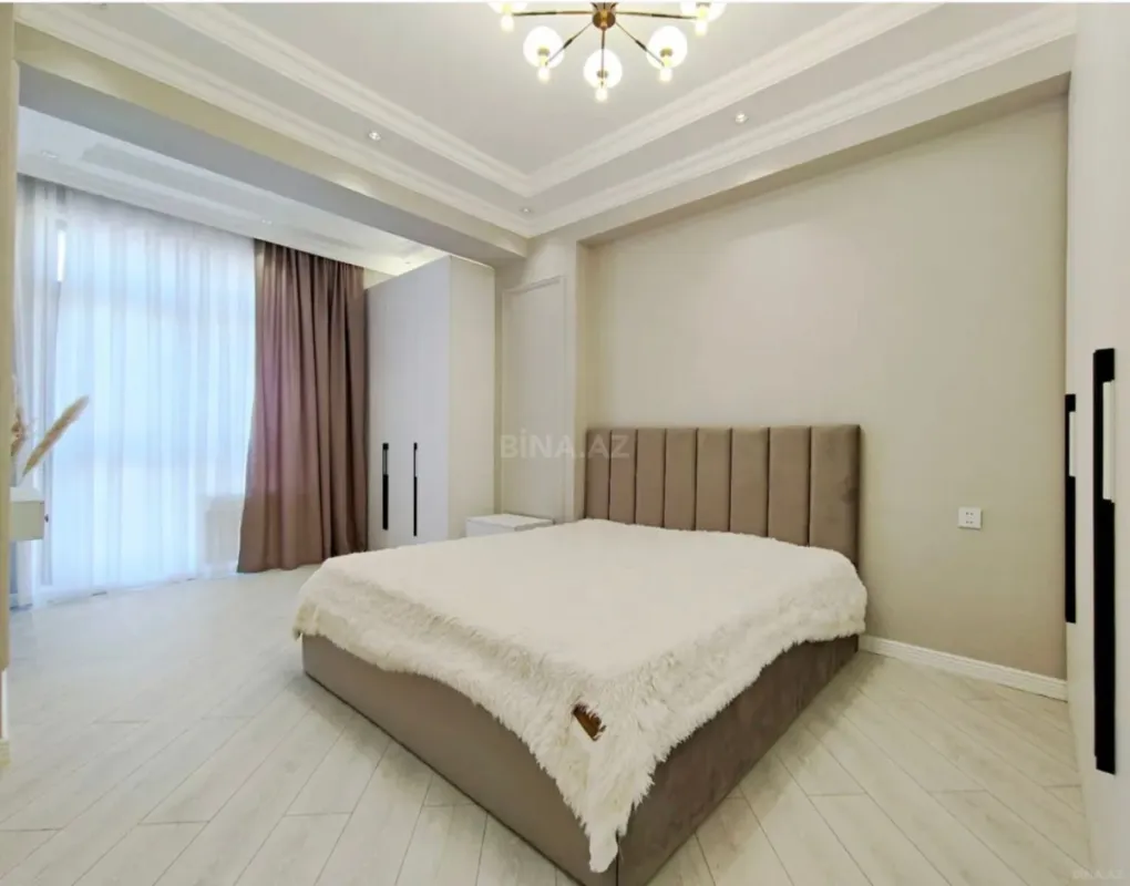 Satılır 4 otaqlı mənzil 185 m²
