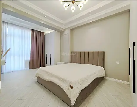 Satılır 4 otaqlı mənzil 185 m²