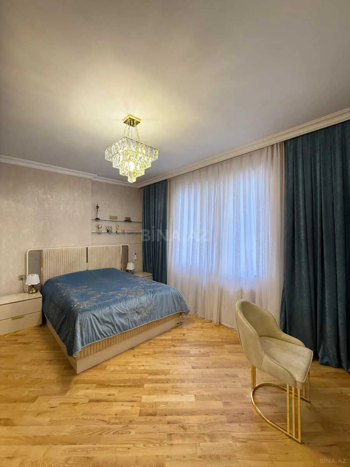 Satılır 4 otaqlı mənzil 185 m²