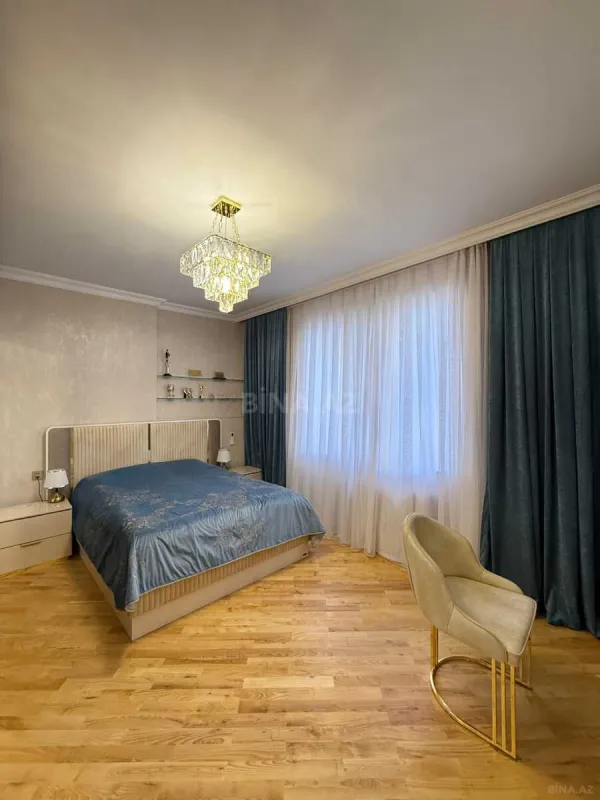 Satılır 4 otaqlı mənzil 185 m²
