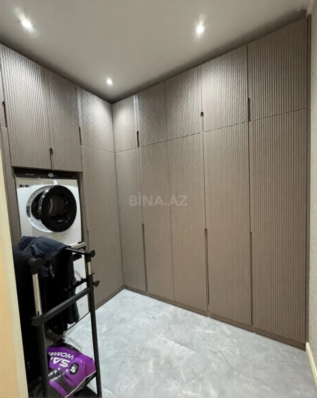 Satılır 4 otaqlı mənzil 185 m²
