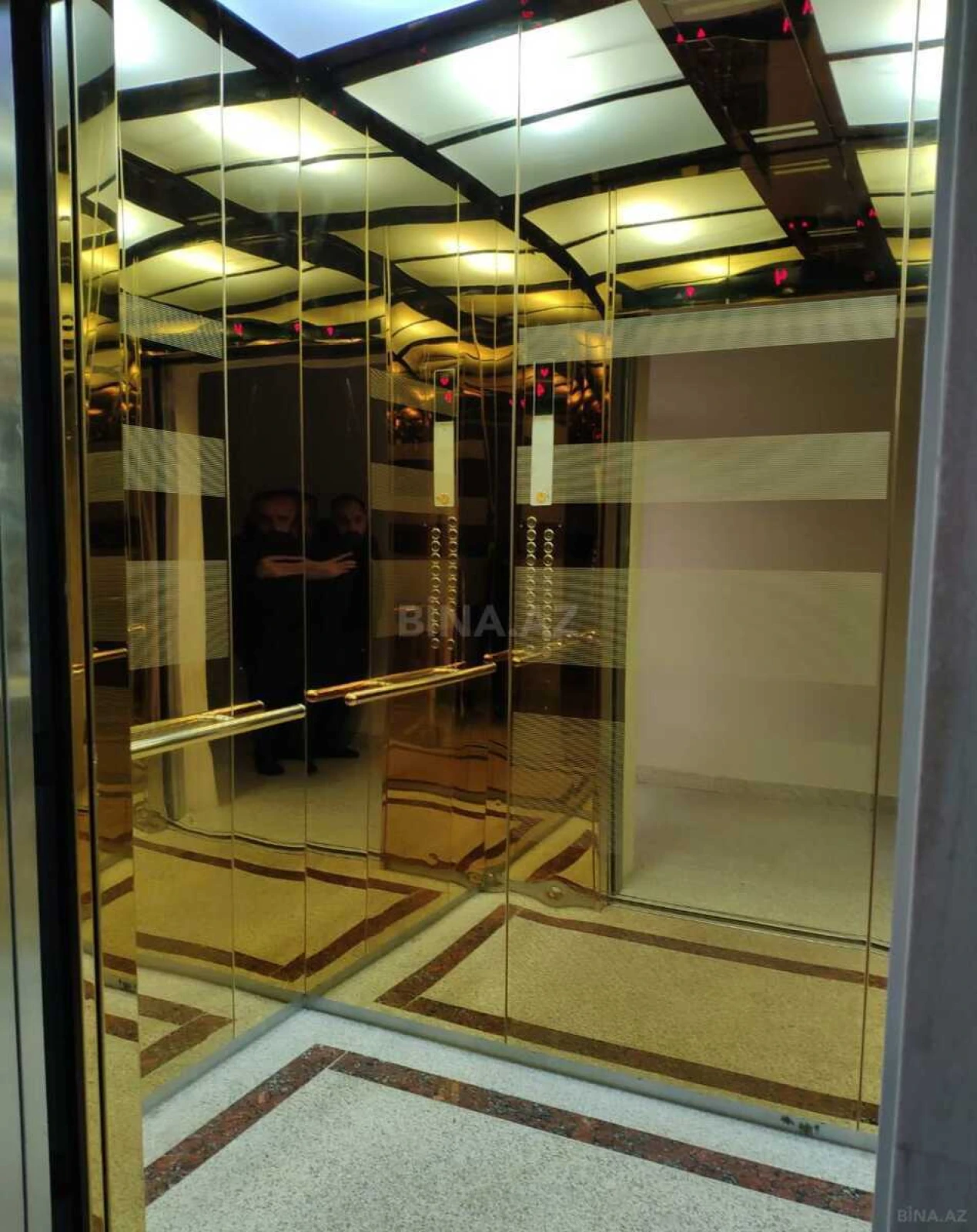 Satılır 3 otaqlı mənzil 162 m²