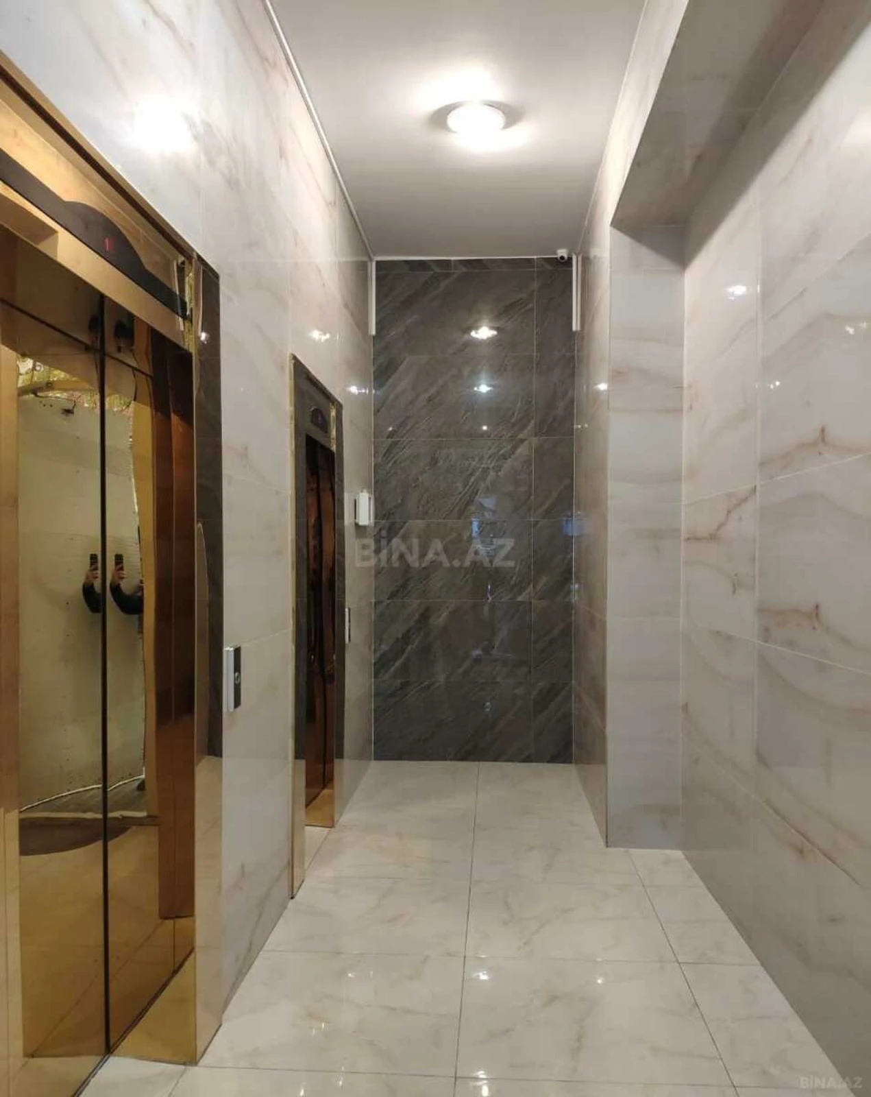 Satılır 3 otaqlı mənzil 162 m²