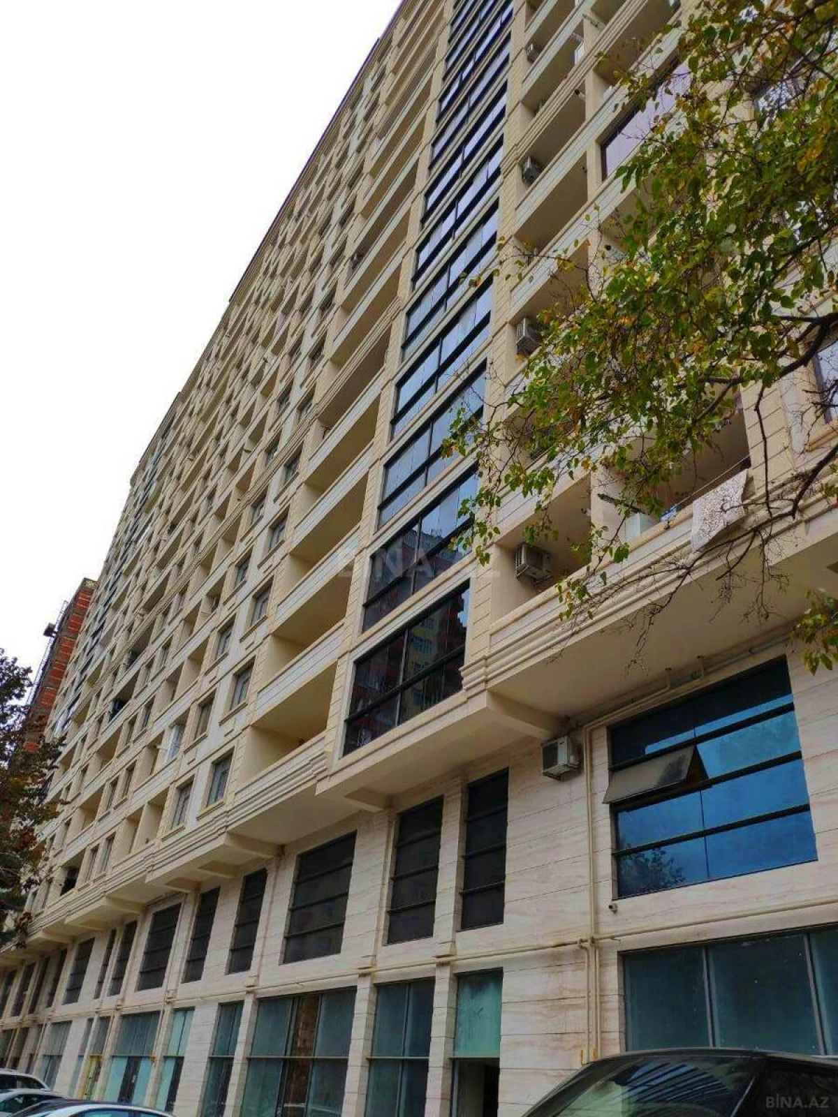 Satılır 3 otaqlı mənzil 162 m²