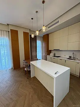 Kirayə verilir 4 otaqlı mənzil 146 m²