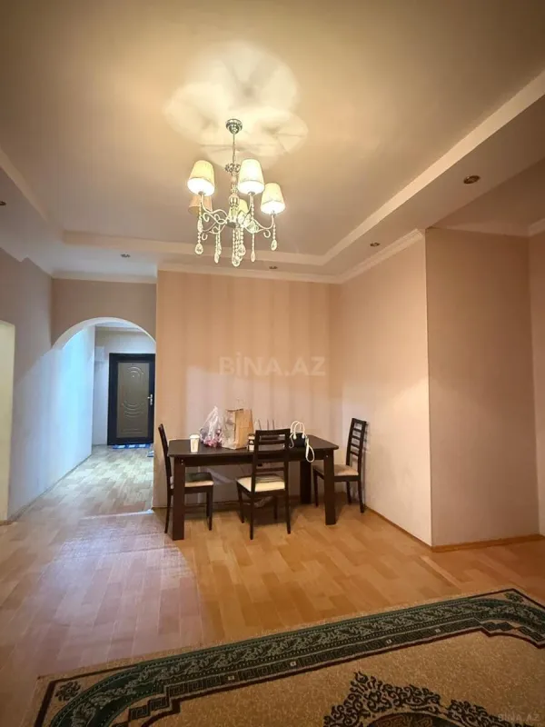 Kirayə verilir 2 otaqlı mənzil 115 m²
