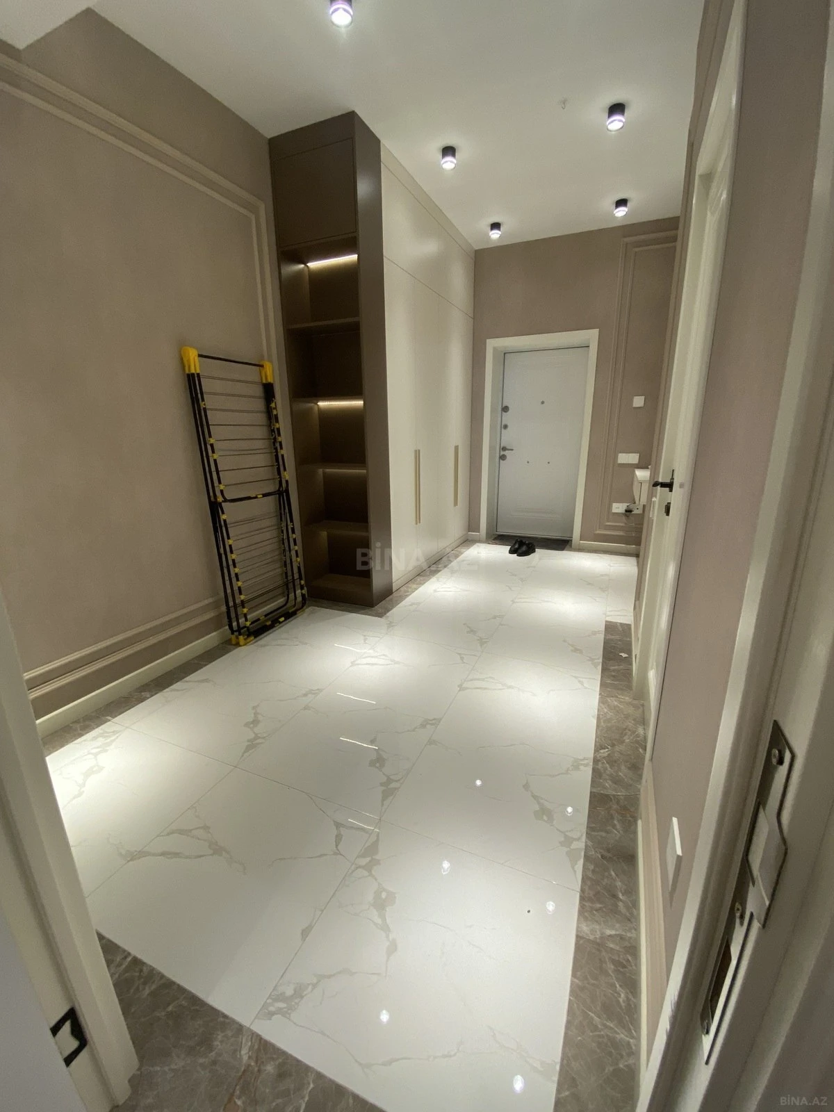 Satılır 2 otaqlı mənzil 75 m²