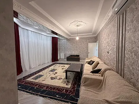 Kirayə verilir 2 otaqlı mənzil 106 m²