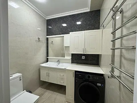 Kirayə verilir 2 otaqlı mənzil 106 m²