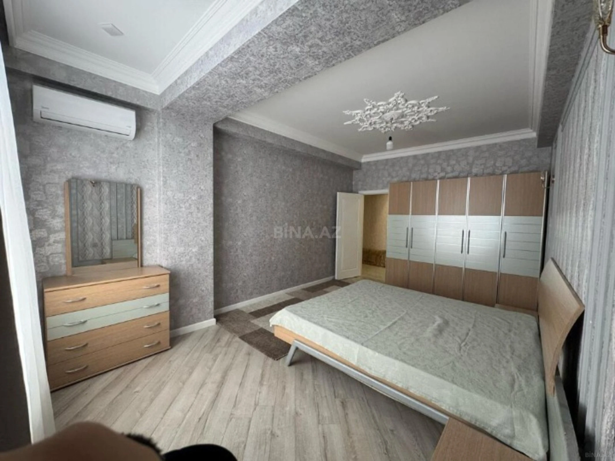 Kirayə verilir 2 otaqlı mənzil 106 m²