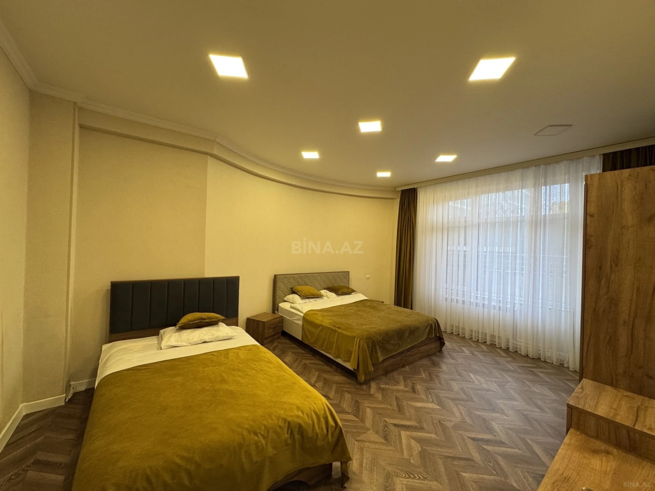 Satılır 4 otaqlı mənzil 310 m²